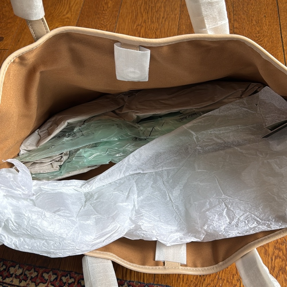 NWT JCREW Berkeley tote in leather - Picture 6 of 7